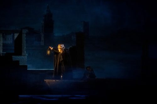 Rigoletto – Cagliari, 2018Ruolo – RigolettoRegia – Pier Framcesco MaestriniPh – Priamo Tolu